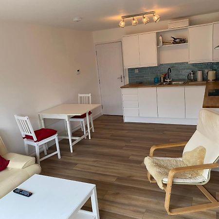 Adorable One-Bedroom Flat With Patio Garden. Southwick  Exteriör bild