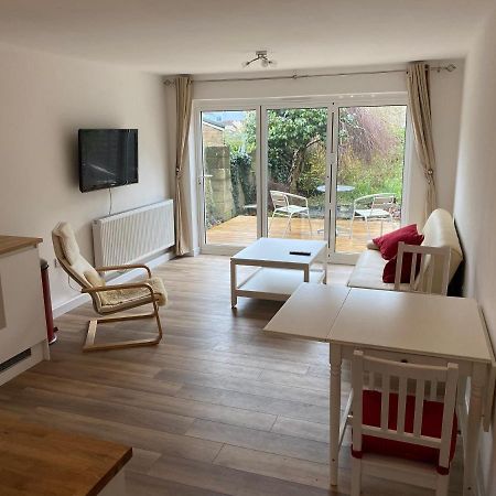 Adorable One-Bedroom Flat With Patio Garden. Southwick  Exteriör bild