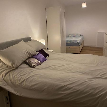 Adorable One-Bedroom Flat With Patio Garden. Southwick  Exteriör bild