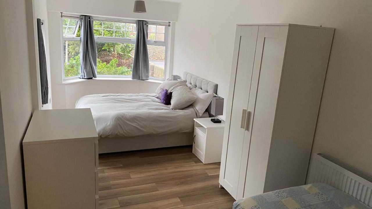 Adorable One-Bedroom Flat With Patio Garden. Southwick  Exteriör bild