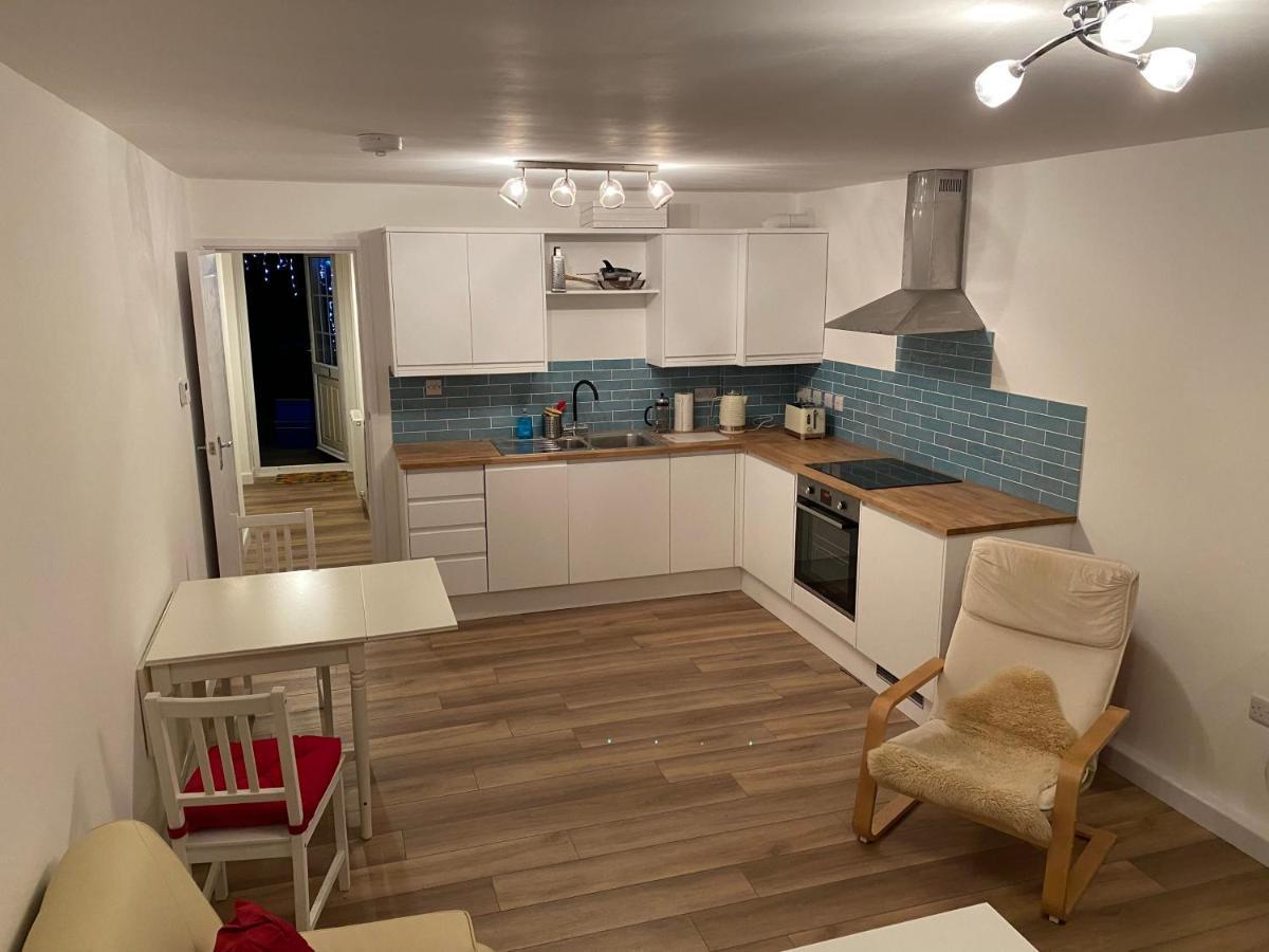 Adorable One-Bedroom Flat With Patio Garden. Southwick  Exteriör bild