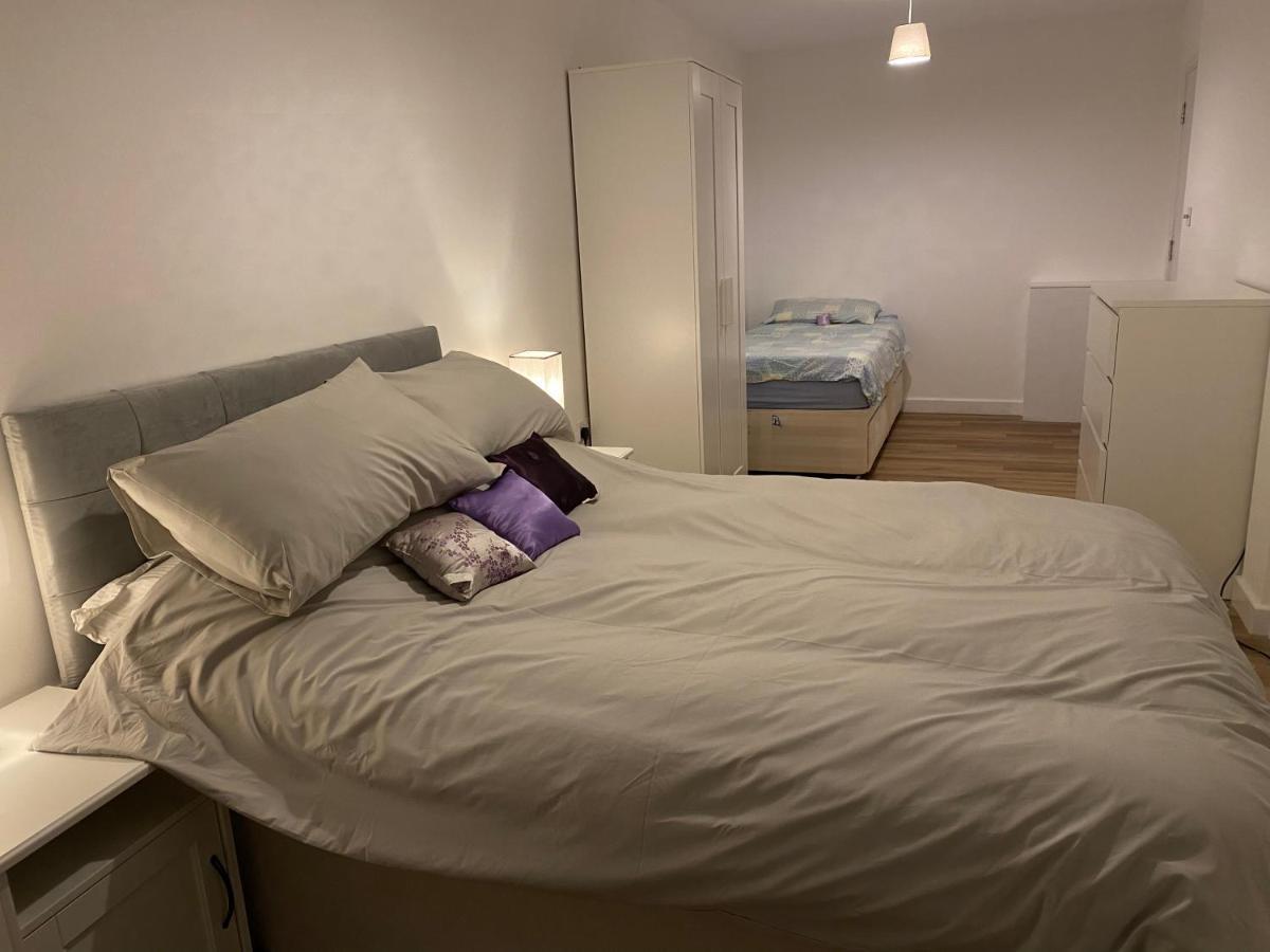Adorable One-Bedroom Flat With Patio Garden. Southwick  Exteriör bild