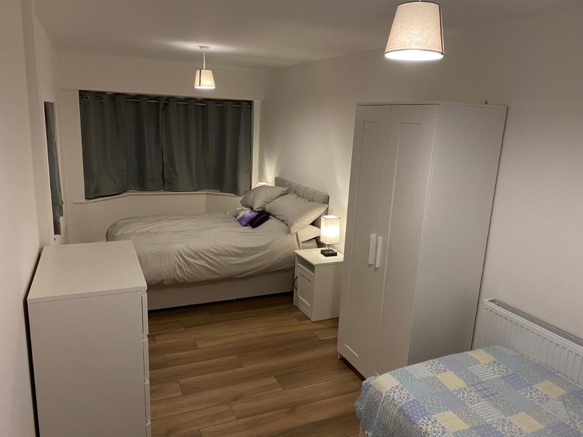 Adorable One-Bedroom Flat With Patio Garden. Southwick  Exteriör bild