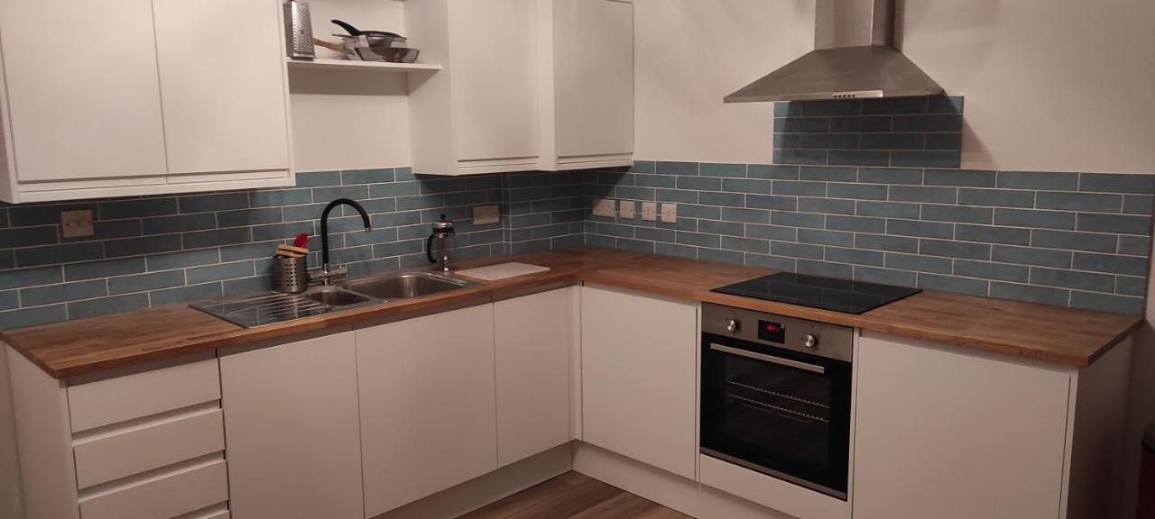 Adorable One-Bedroom Flat With Patio Garden. Southwick  Exteriör bild