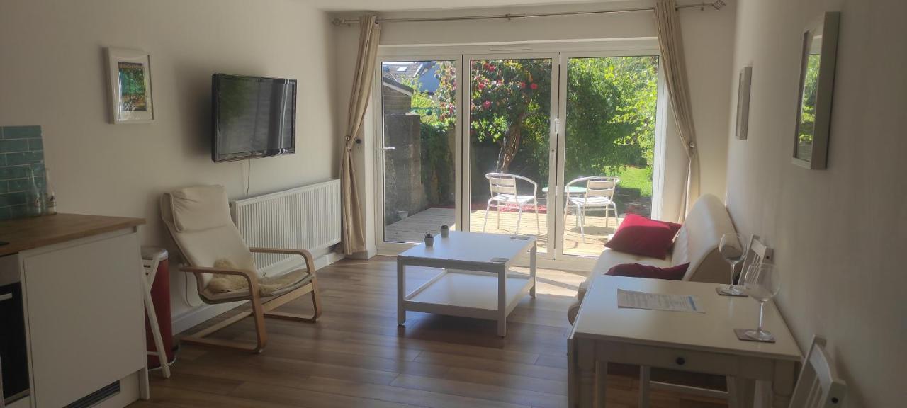 Adorable One-Bedroom Flat With Patio Garden. Southwick  Exteriör bild