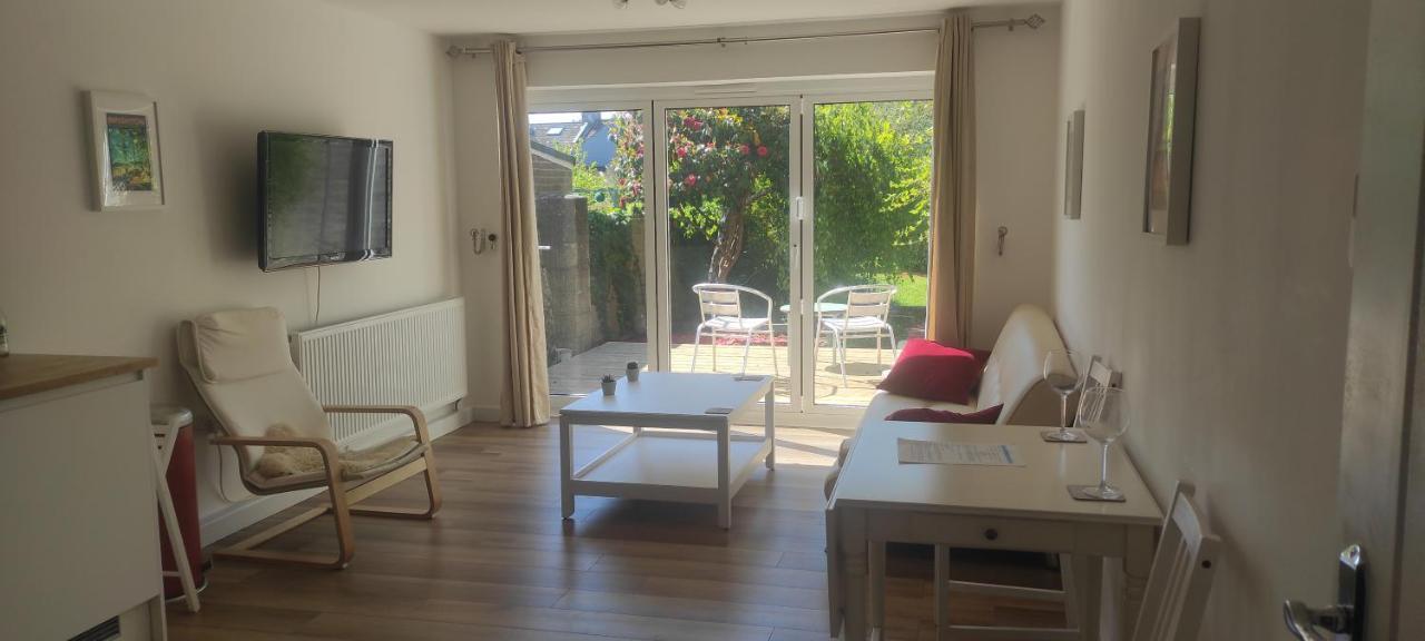 Adorable One-Bedroom Flat With Patio Garden. Southwick  Exteriör bild